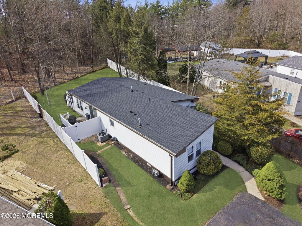 70 Deer Way, Manalapan, NJ 07726