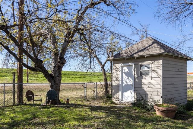 817 Edgefield Road, Fort Worth, TX 76107