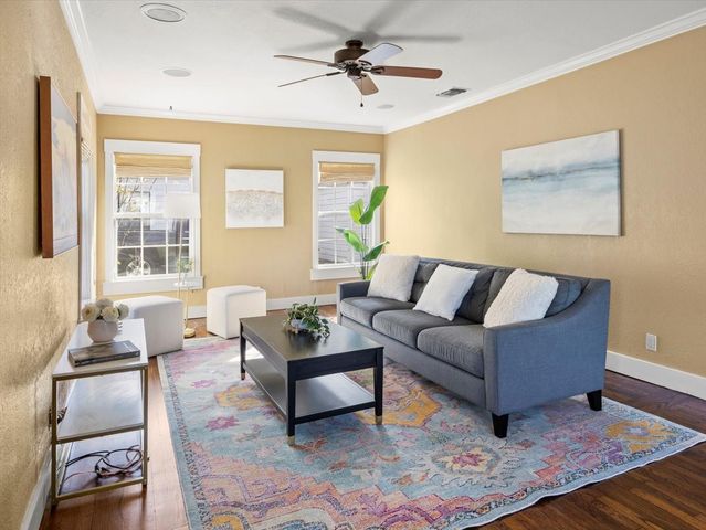 817 Edgefield Road, Fort Worth, TX 76107