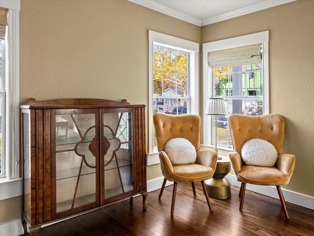 817 Edgefield Road, Fort Worth, TX 76107