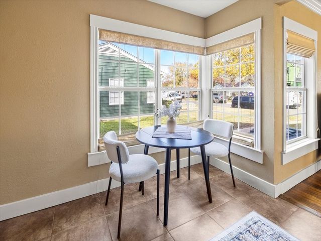 817 Edgefield Road, Fort Worth, TX 76107