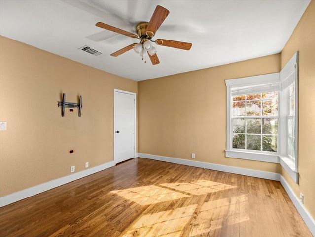 817 Edgefield Road, Fort Worth, TX 76107