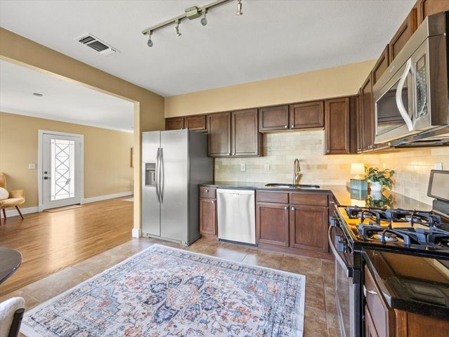 817 Edgefield Road, Fort Worth, TX 76107