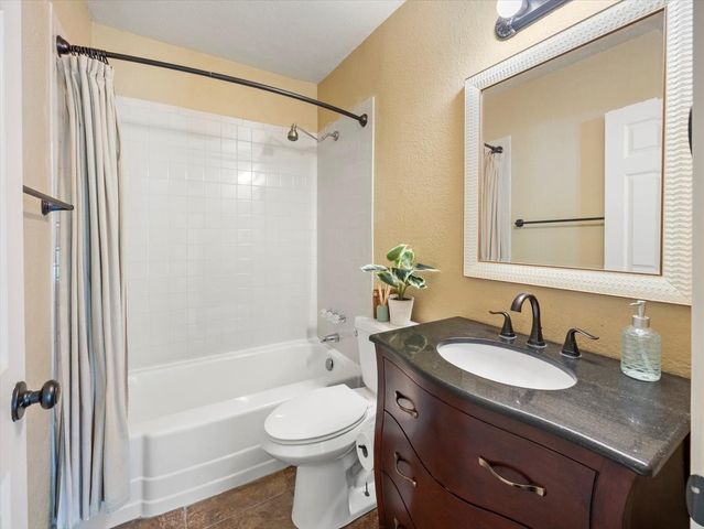 817 Edgefield Road, Fort Worth, TX 76107