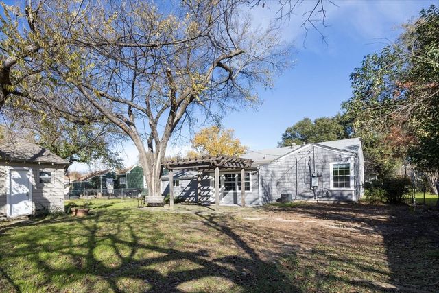 817 Edgefield Road, Fort Worth, TX 76107