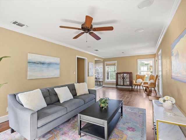 817 Edgefield Road, Fort Worth, TX 76107