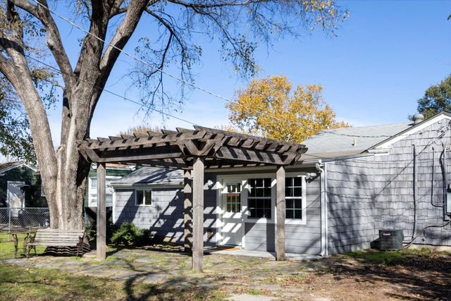 817 Edgefield Road, Fort Worth, TX 76107