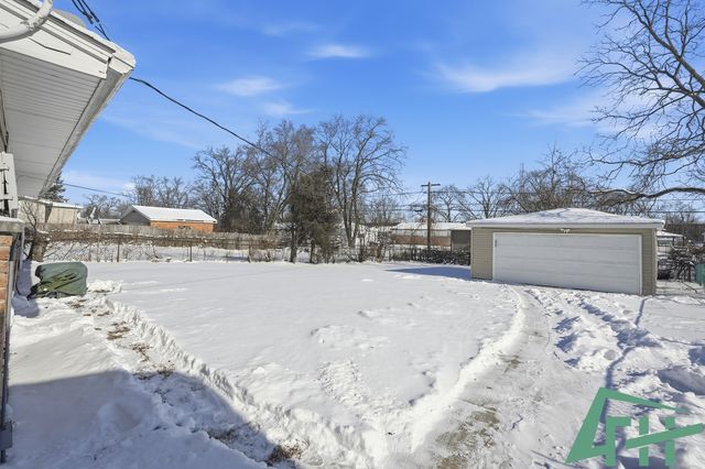 16515 Plymouth Drive, Markham, IL 60428