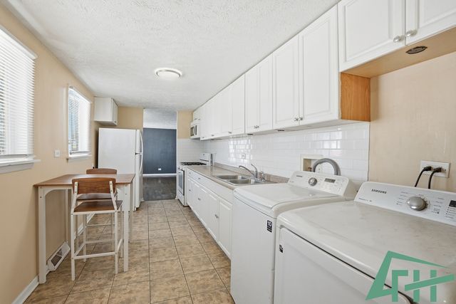 16515 Plymouth Drive, Markham, IL 60428