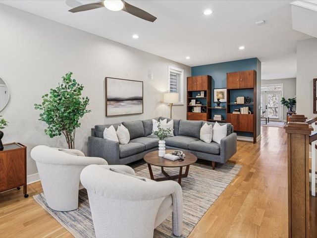 4542 N Leavitt Street, Chicago, IL 60625