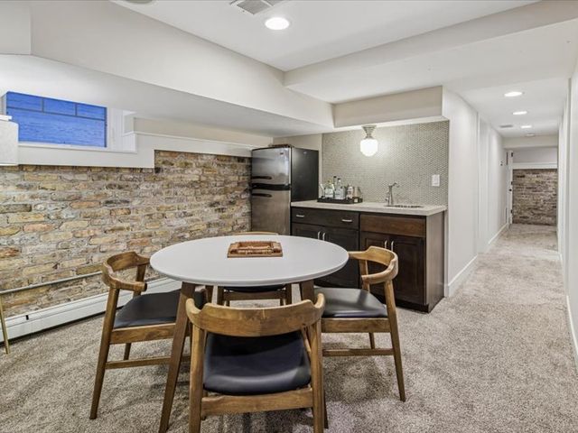 4542 N Leavitt Street, Chicago, IL 60625