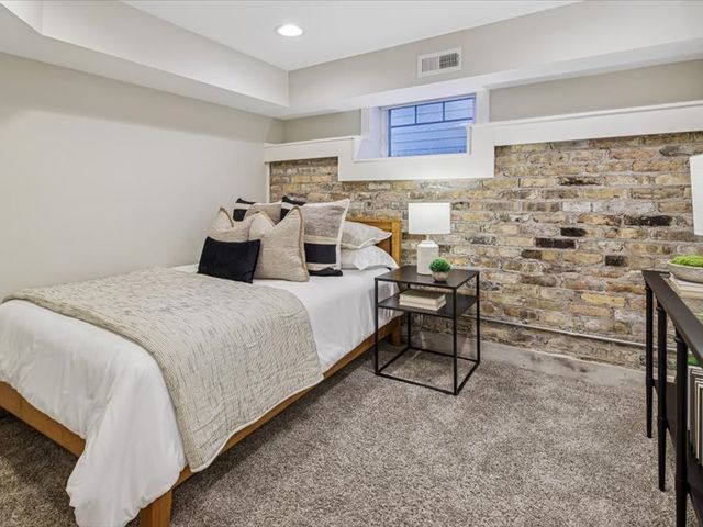 4542 N Leavitt Street, Chicago, IL 60625