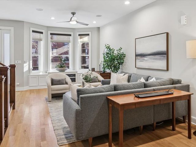 4542 N Leavitt Street, Chicago, IL 60625