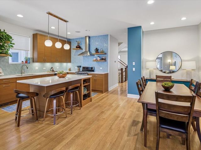 4542 N Leavitt Street, Chicago, IL 60625