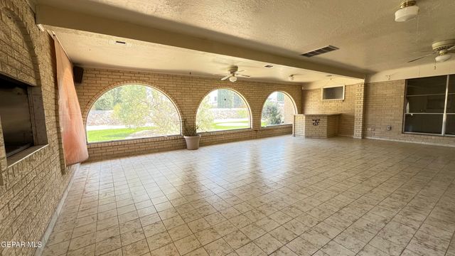 10601 CAUSEWAY Drive, El Paso, TX 79935