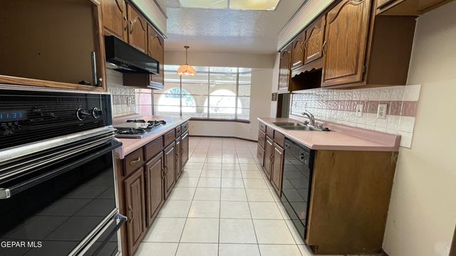 10601 CAUSEWAY Drive, El Paso, TX 79935