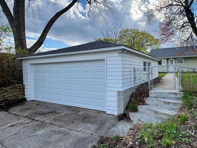 4160 N 69th STREET, Milwaukee, WI 53216