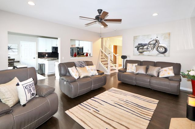 8640 Treeline Drive, Florence, KY 41042