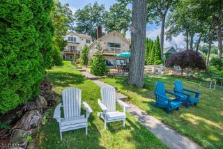 121 Maxim Dr, Hopatcong Boro, NJ 07843
