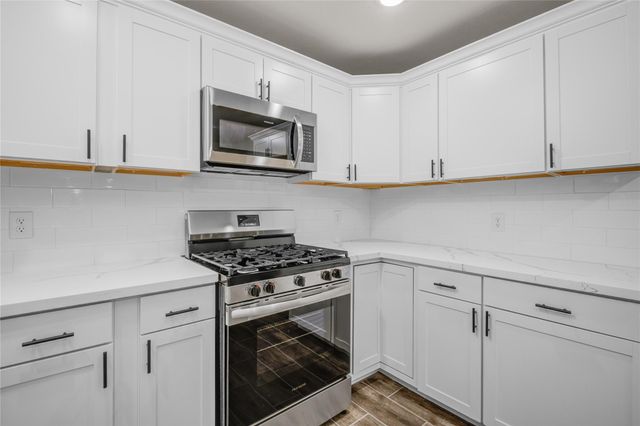 1530 W 10th Street, Freeport, TX 77541