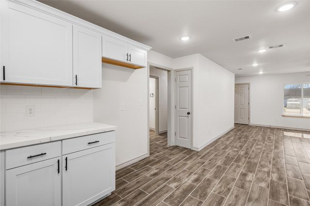 1530 W 10th Street, Freeport, TX 77541