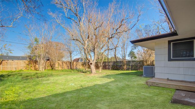 1530 W 10th Street, Freeport, TX 77541