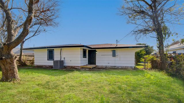 1530 W 10th Street, Freeport, TX 77541