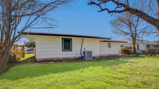 1530 W 10th Street, Freeport, TX 77541