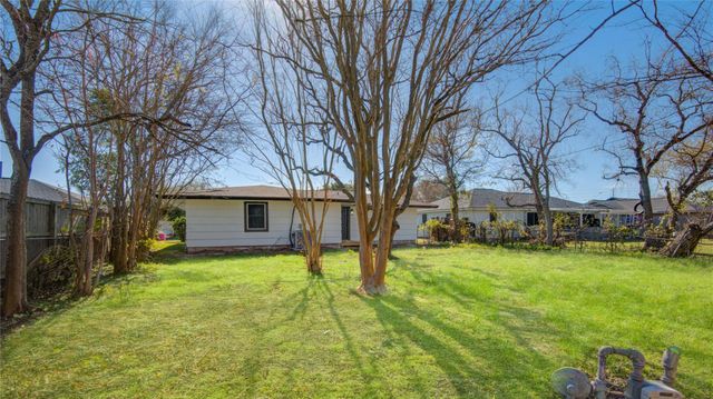 1530 W 10th Street, Freeport, TX 77541