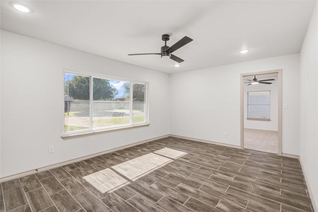 1530 W 10th Street, Freeport, TX 77541