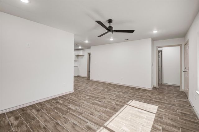 1530 W 10th Street, Freeport, TX 77541