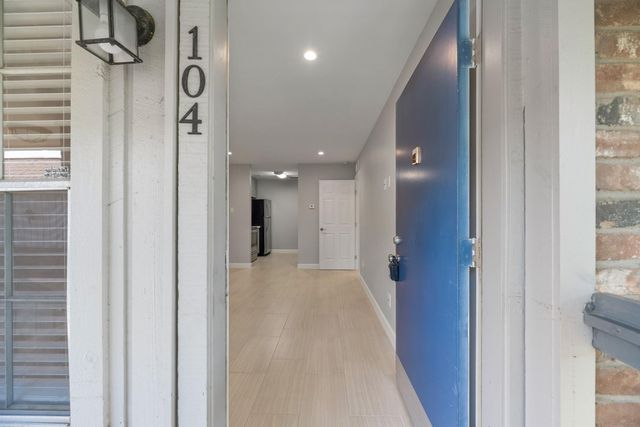 2250 Bering Drive 1O4, Houston, TX 77057