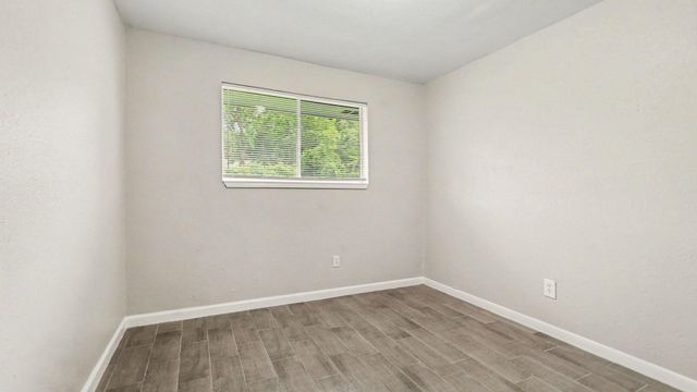 11231 Tamworth Drive, Houston, TX 77016