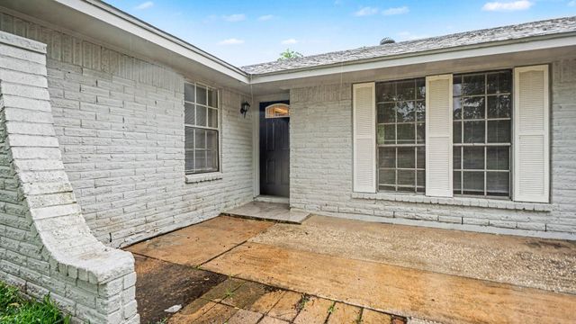 11231 Tamworth Drive, Houston, TX 77016