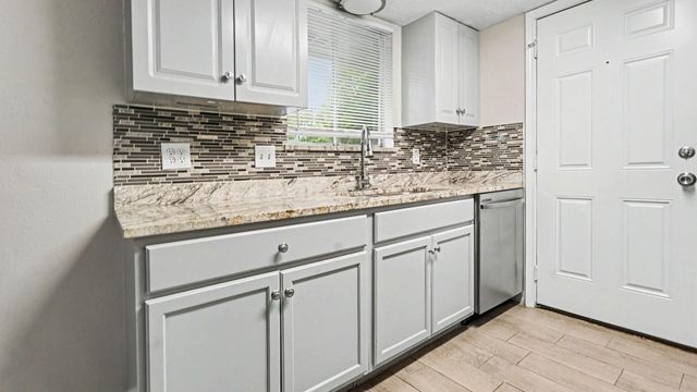 11231 Tamworth Drive, Houston, TX 77016