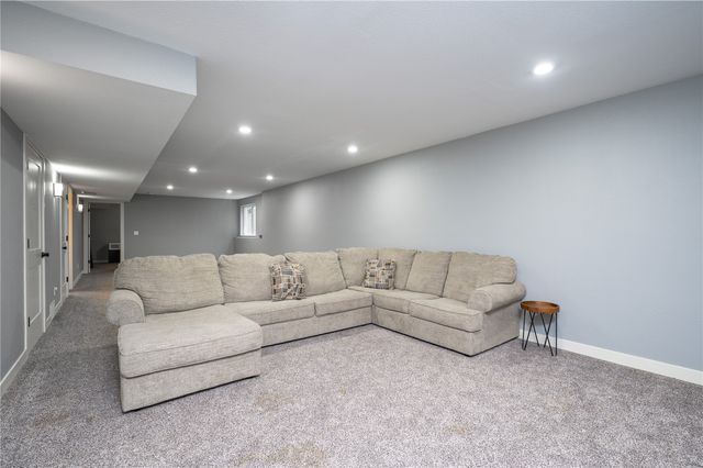 2520 Shaman Avenue SW, Cedar Rapids, IA 52404