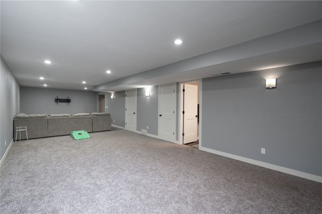2520 Shaman Avenue SW, Cedar Rapids, IA 52404