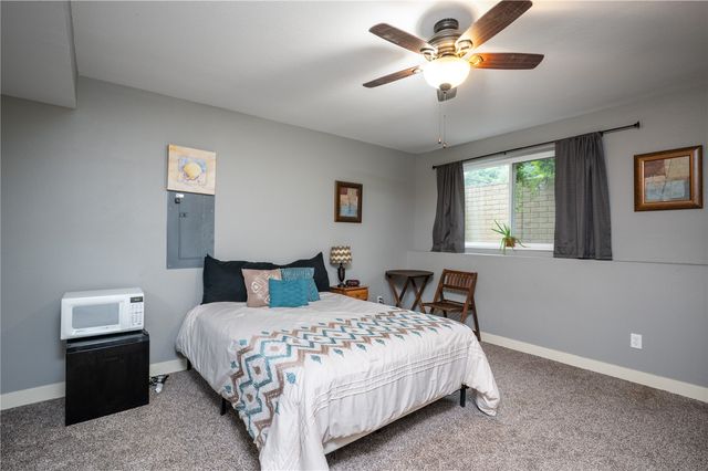 2520 Shaman Avenue SW, Cedar Rapids, IA 52404