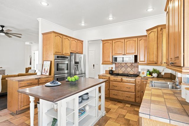 1400 Crooked Mile Ct, Placerville, CA 95667
