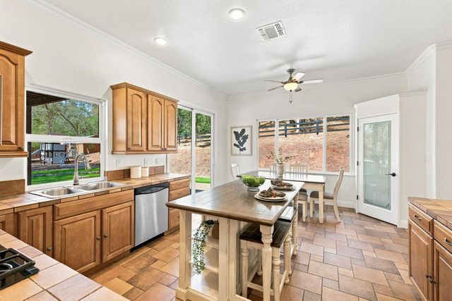 1400 Crooked Mile Ct, Placerville, CA 95667