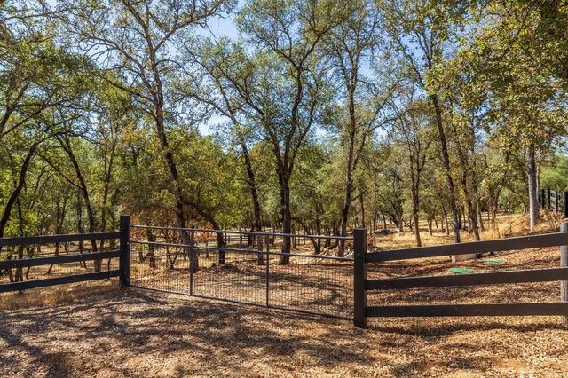 1400 Crooked Mile Ct, Placerville, CA 95667