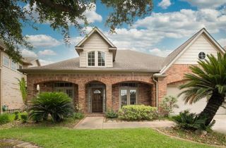5902 Garden Hills Drive, Sugar Land, TX 77479