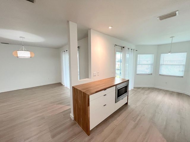 19 CEDARFIELD COURT, Palm Coast, FL 32137