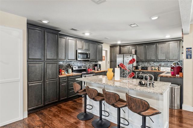 400 W Cayuga Drive, Athens, TX 75751