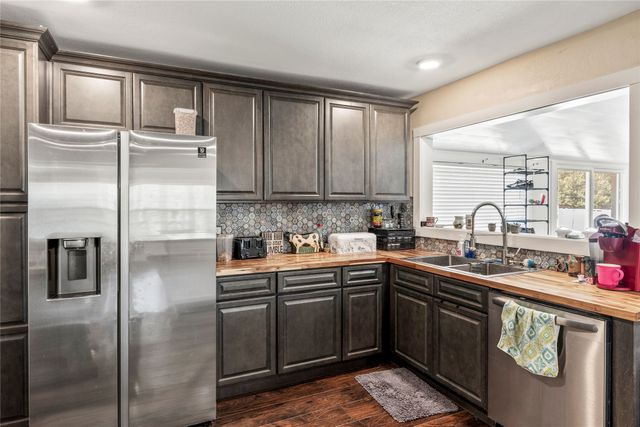 400 W Cayuga Drive, Athens, TX 75751