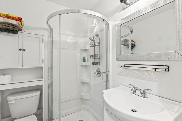 400 W Cayuga Drive, Athens, TX 75751