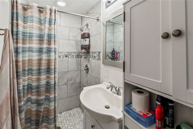 400 W Cayuga Drive, Athens, TX 75751