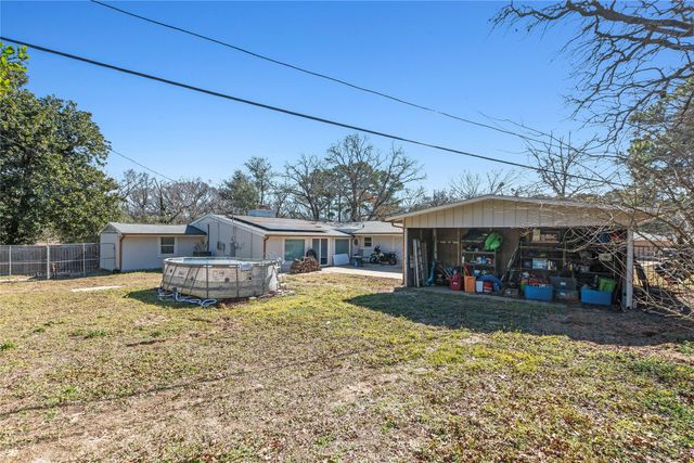 400 W Cayuga Drive, Athens, TX 75751