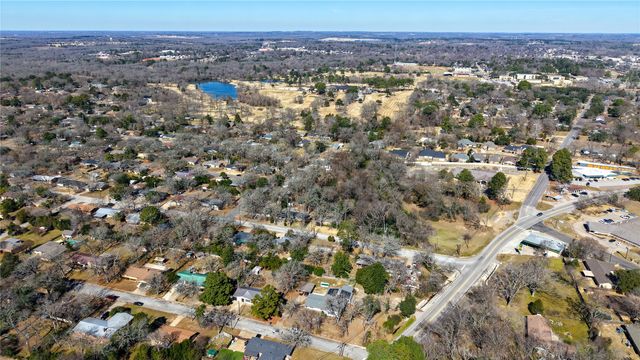 400 W Cayuga Drive, Athens, TX 75751