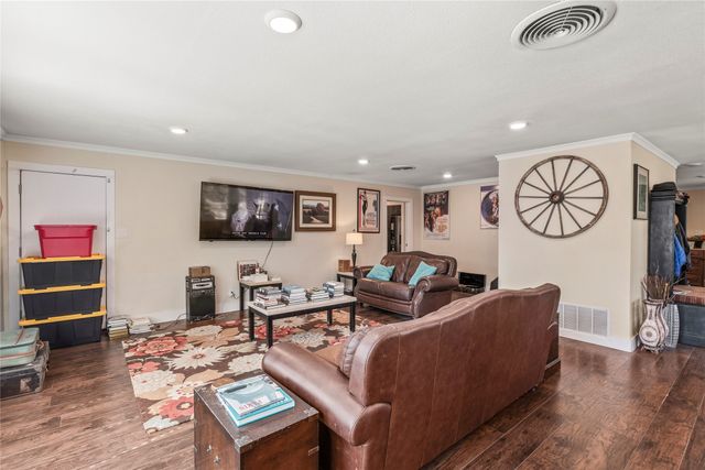 400 W Cayuga Drive, Athens, TX 75751